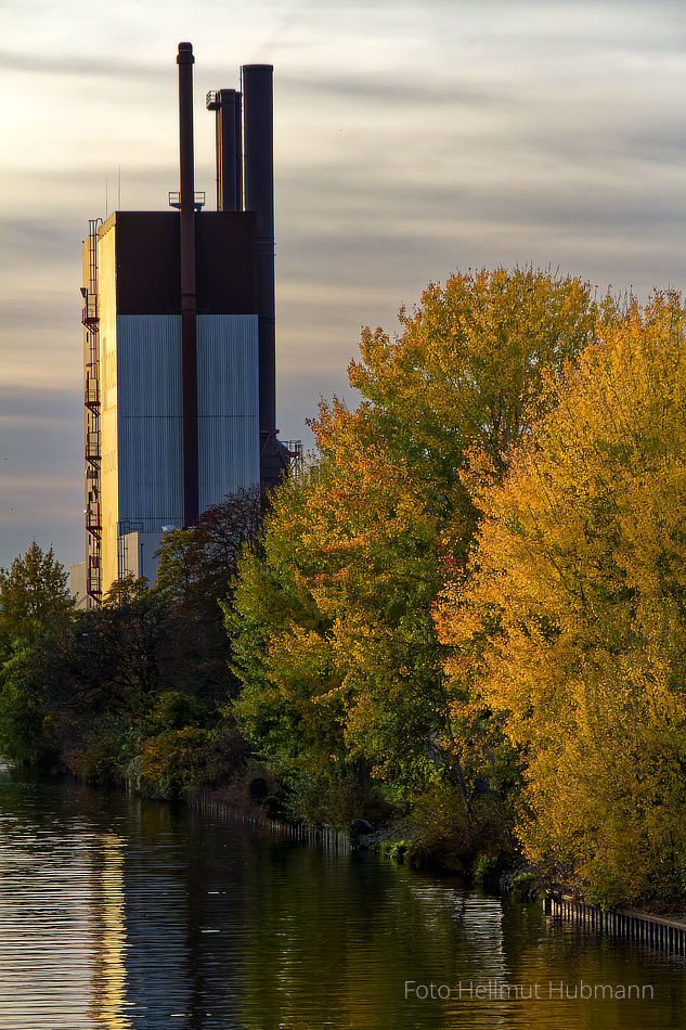 ABENDSTIMMUNG AM KANAL ZIEMLICH MITTEN IN DER STADT