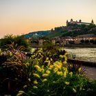 Abendstimmung am Main nahe Würzburg. Im Hintergrund die Veste Marienberg