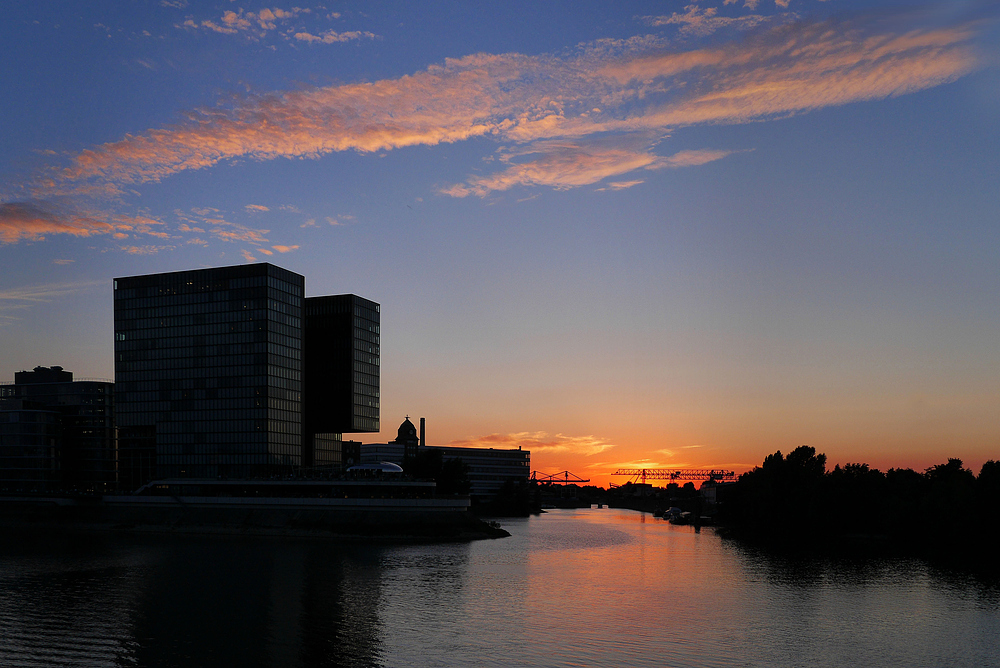 Abendstimmung am Medienhafen