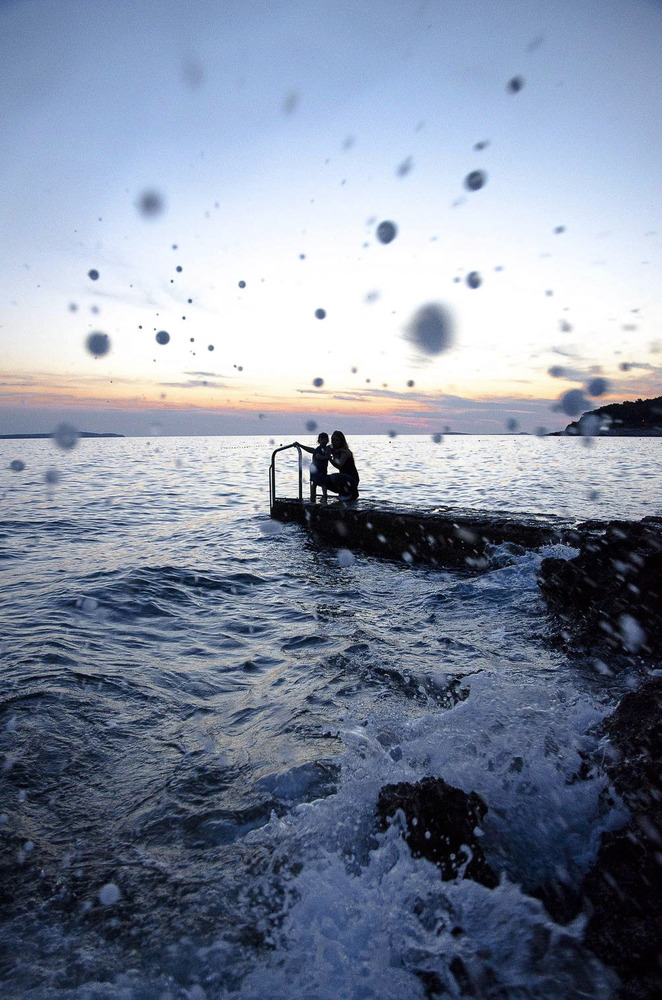 Abendstimmung am Meer mit Frau und Kind