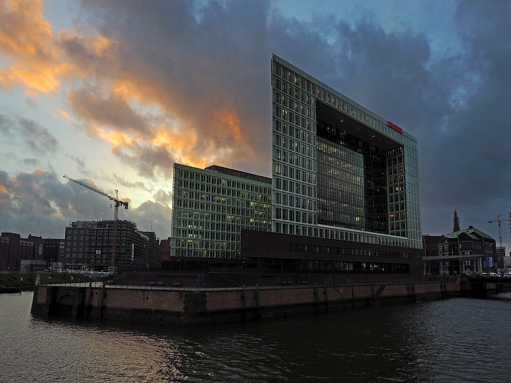 Abendstimmung am Oberhafen