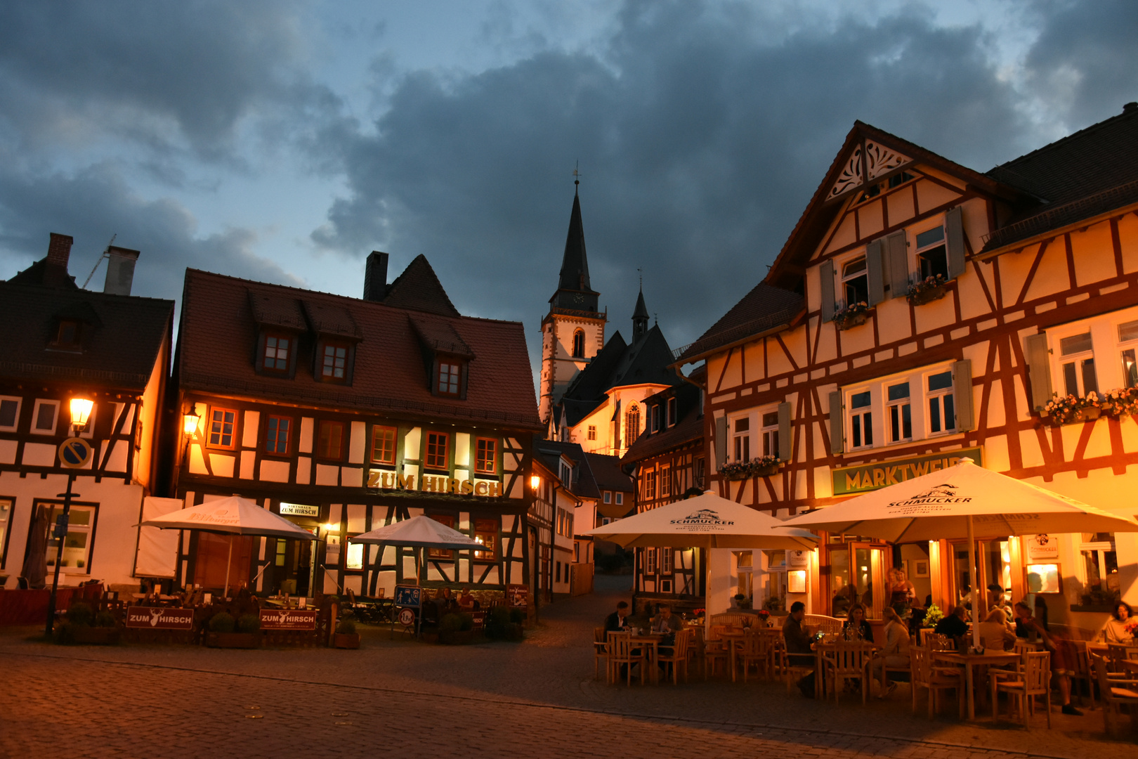 Abendstimmung am Oberurseler Marktplatz