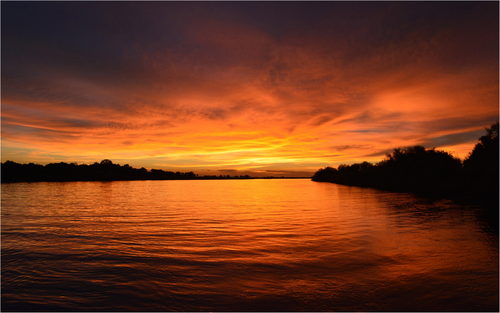 Abendstimmung am Okavango in der Nähe ...