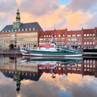 Abendstimmung am Rathaus in Emden