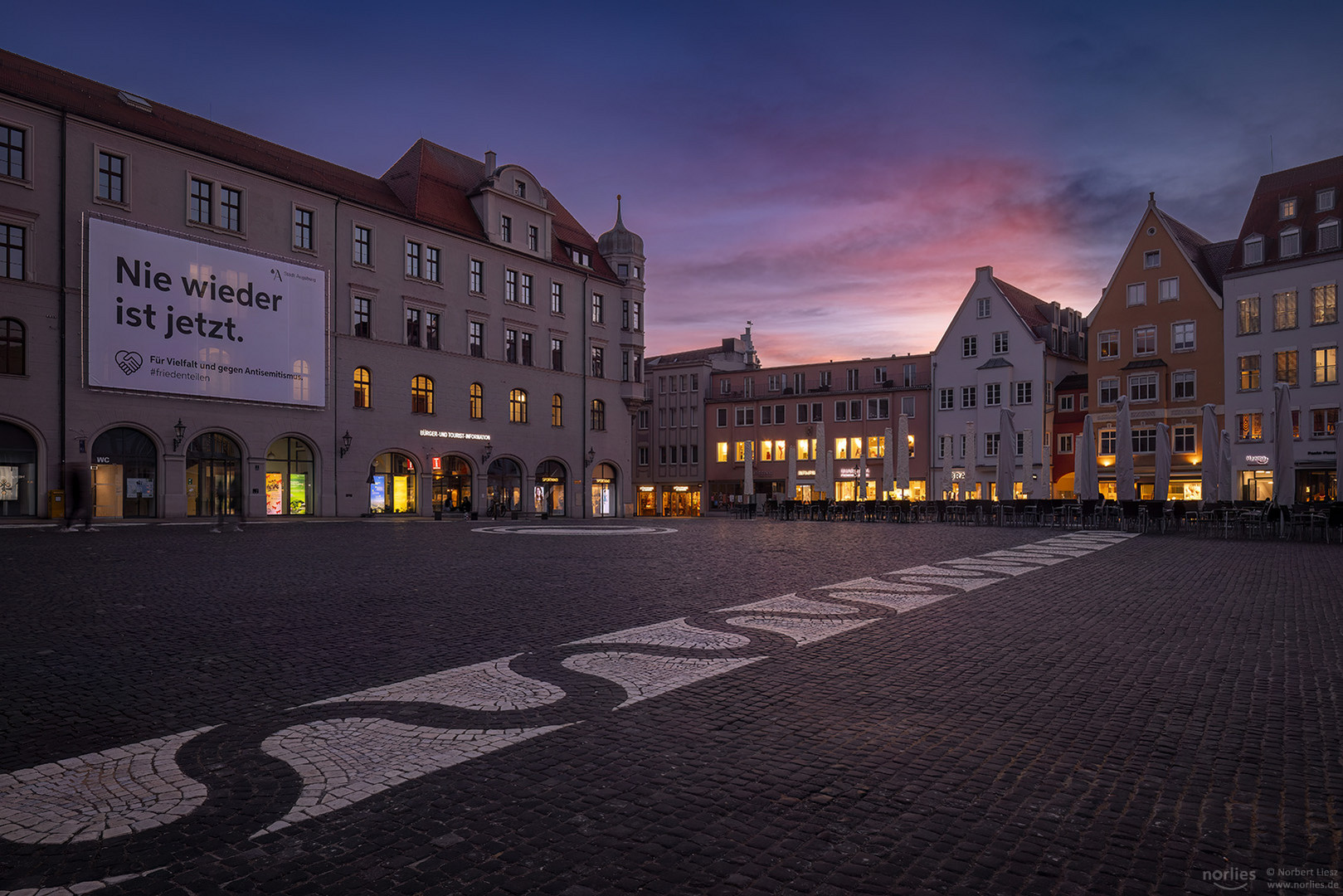 Abendstimmung am Rathausplatz