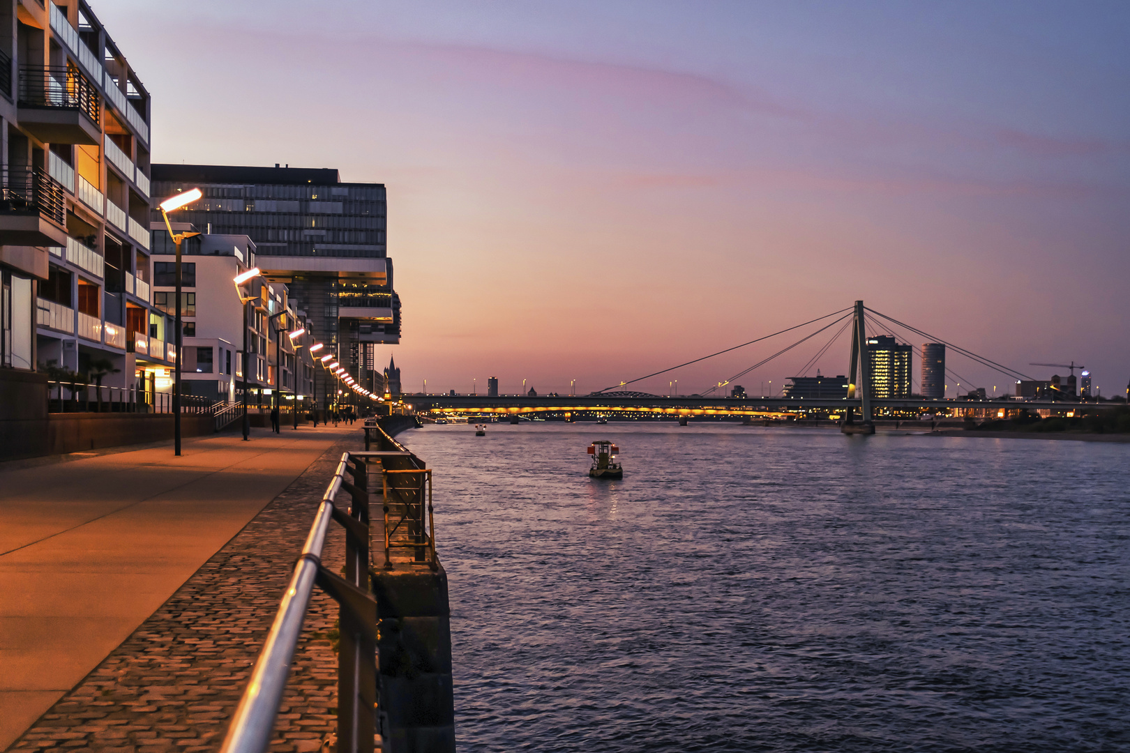 Abendstimmung am Rheinauhafen