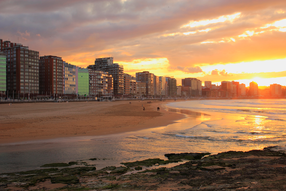 Abendstimmung am Strand in Gijon