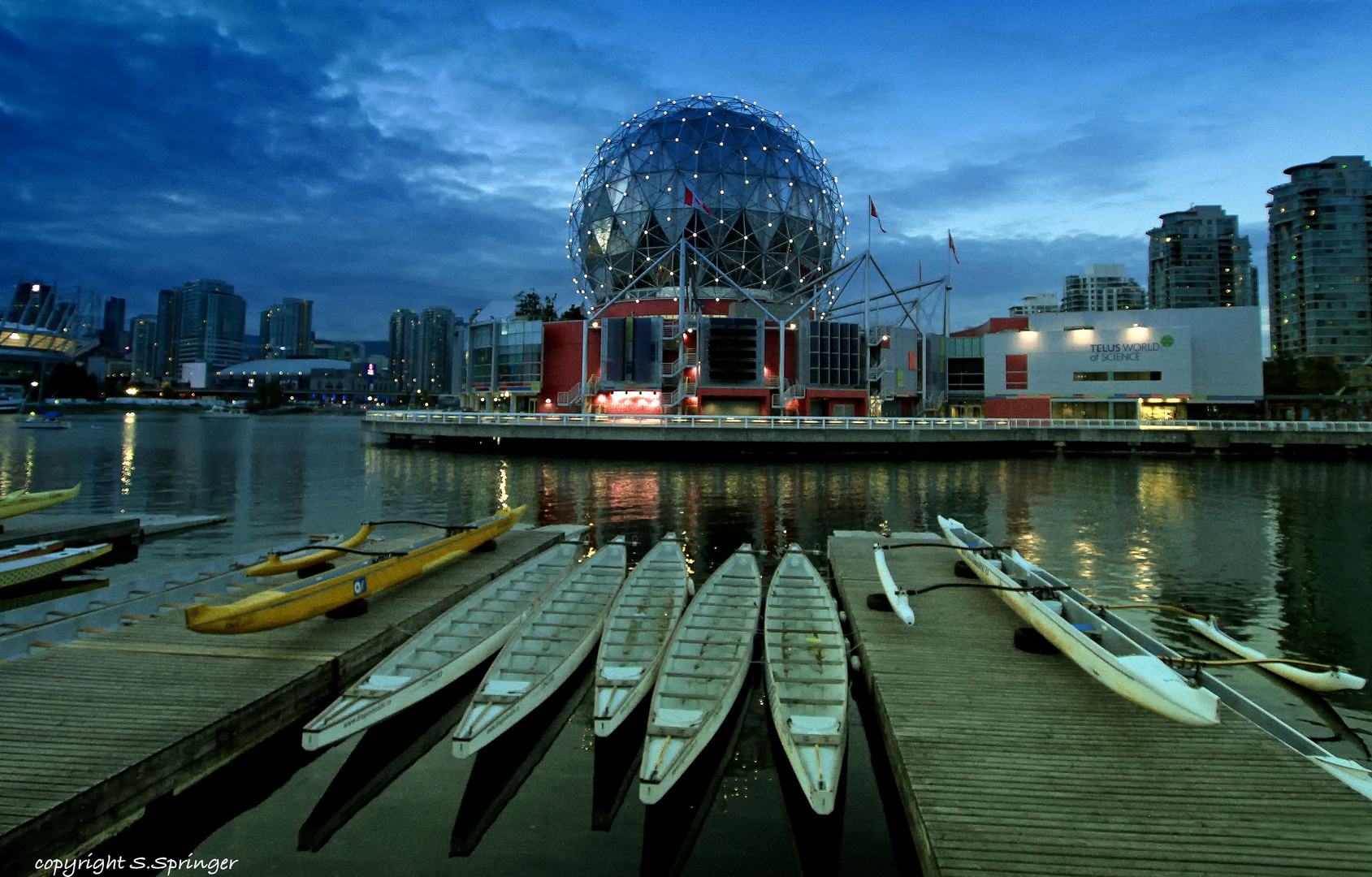 Abendstimmung am Telus Science World Museum......