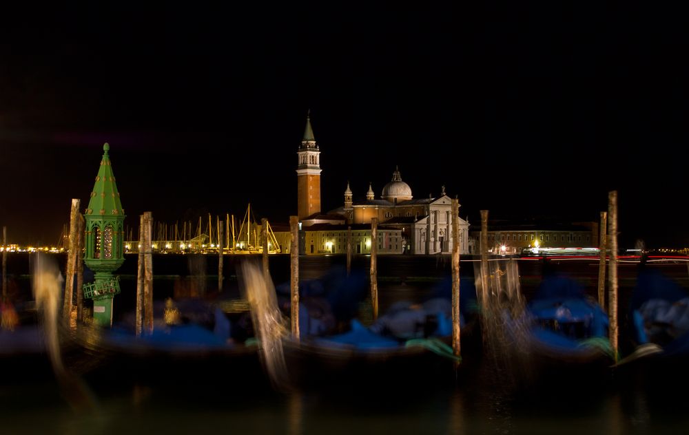 Abendstimmung am Ufer beim Dogenpalast Venedig