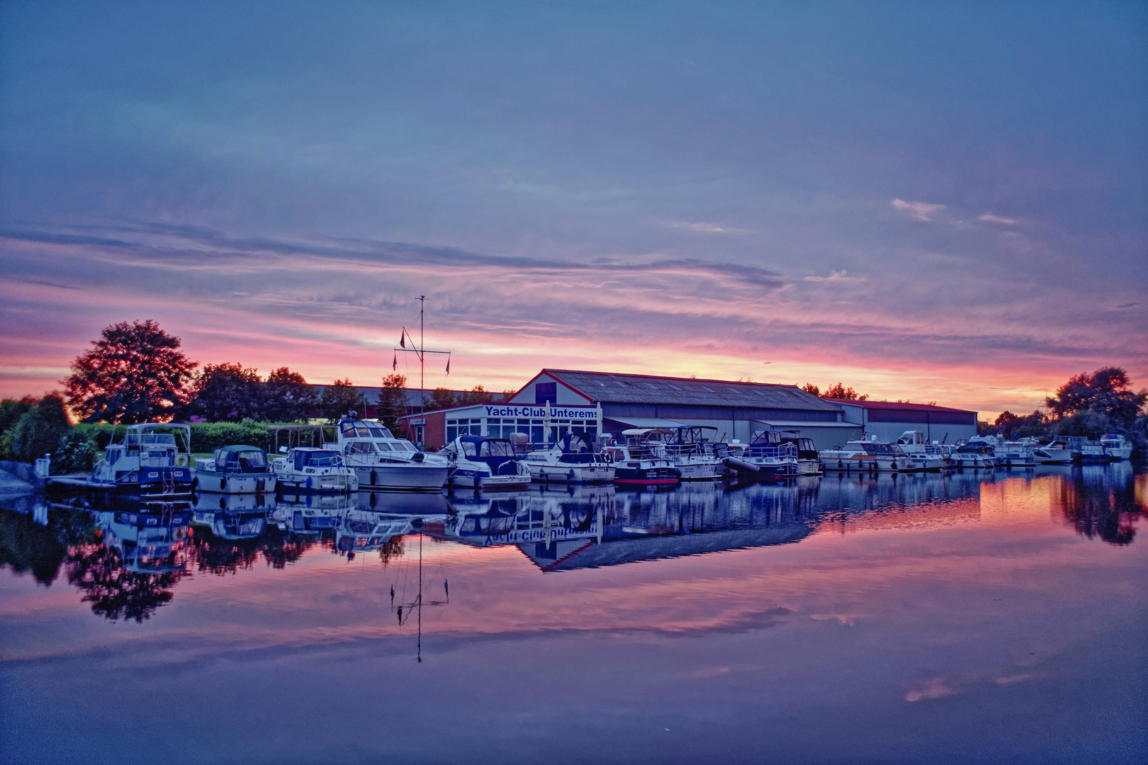 Abendstimmung am Yachtclub.....