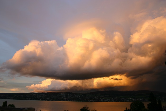 Abendstimmung am Zürichsee nach einem Gewitter