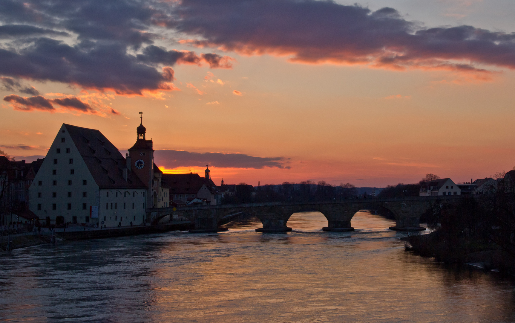 Abendstimmung an der Donau in Regensburg