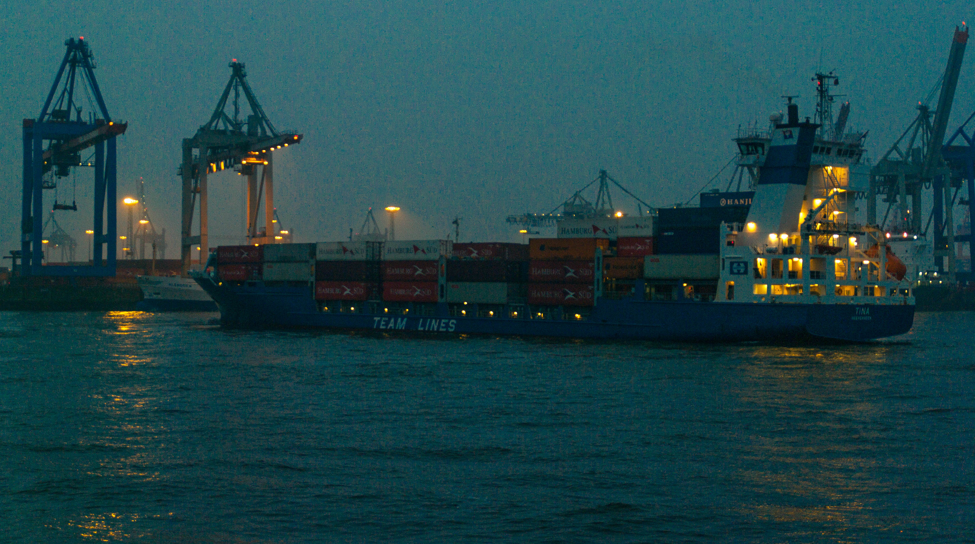 Abendstimmung an der Elbe im Frühling