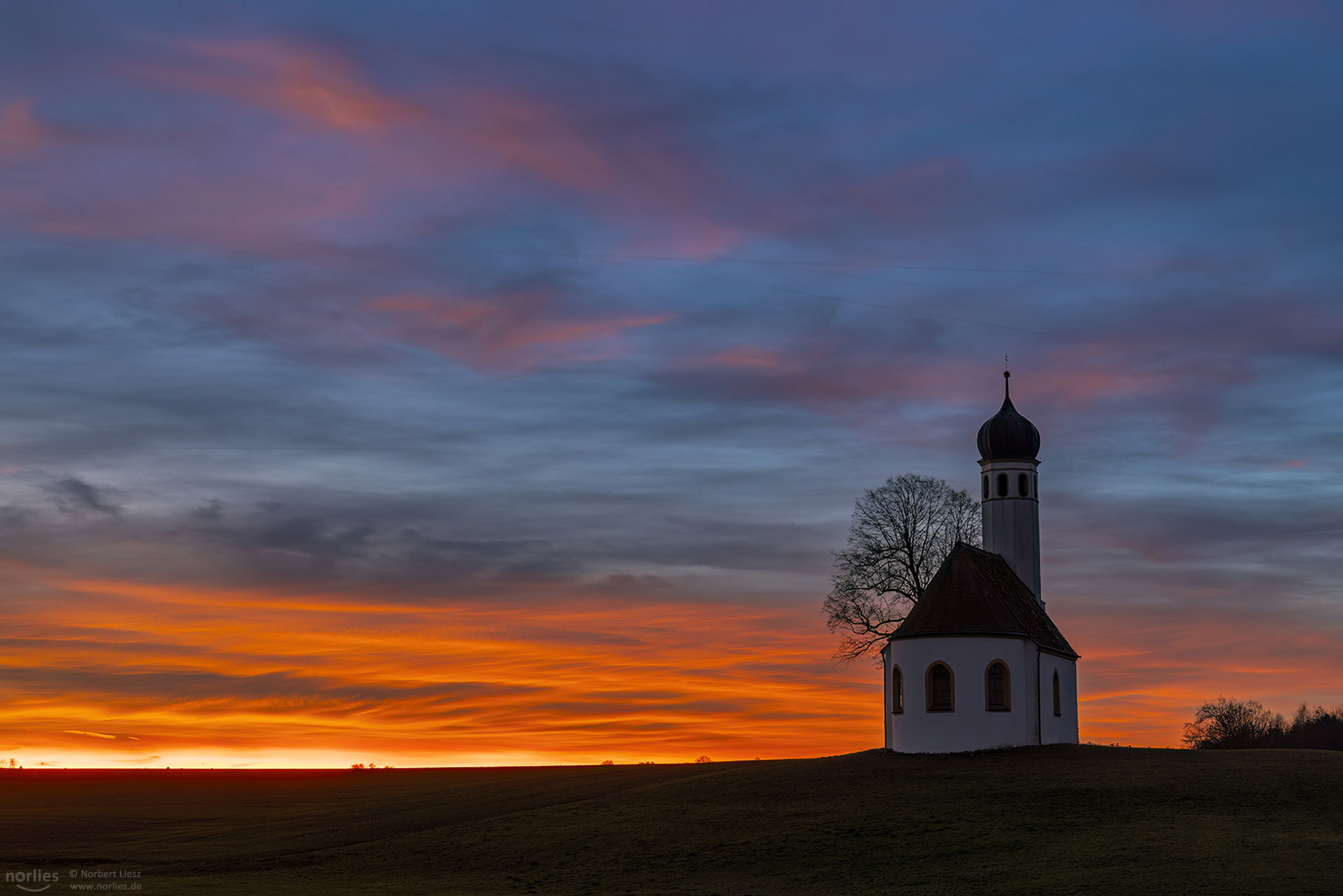 Abendstimmung an der Kapelle