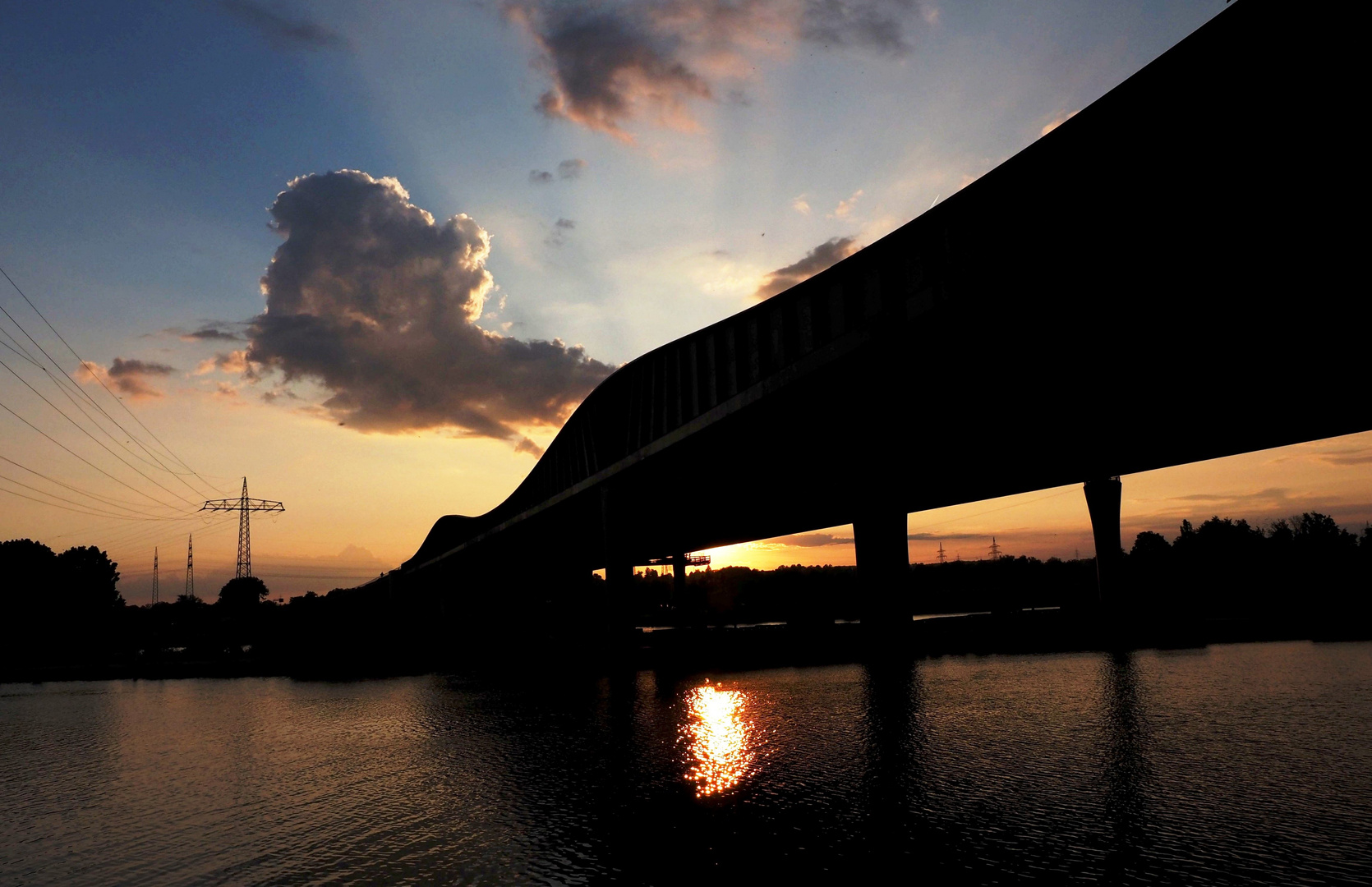 Abendstimmung an der Neckartalbrücke