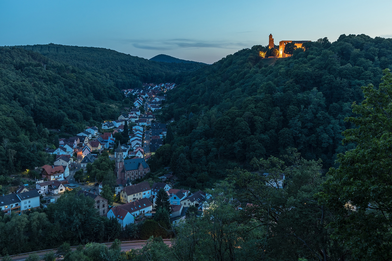 Abendstimmung an der Ruine Limburg