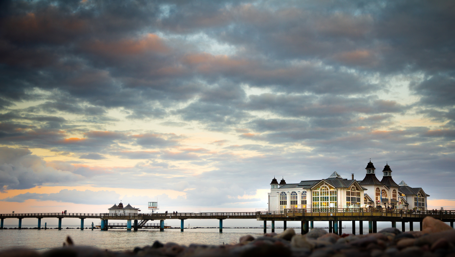 Abendstimmung an der Seebrücke Sellin auf der Insel Rügen (Ostsee)