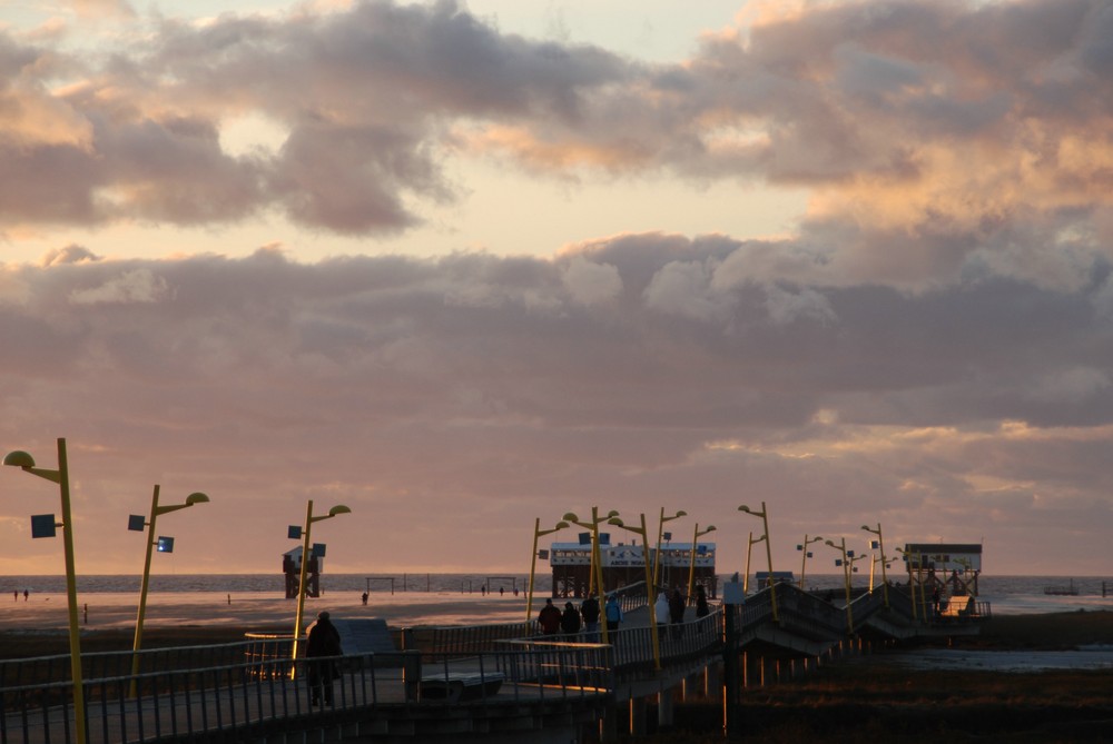 Abendstimmung an der Seebrücke von St. Peter Ording