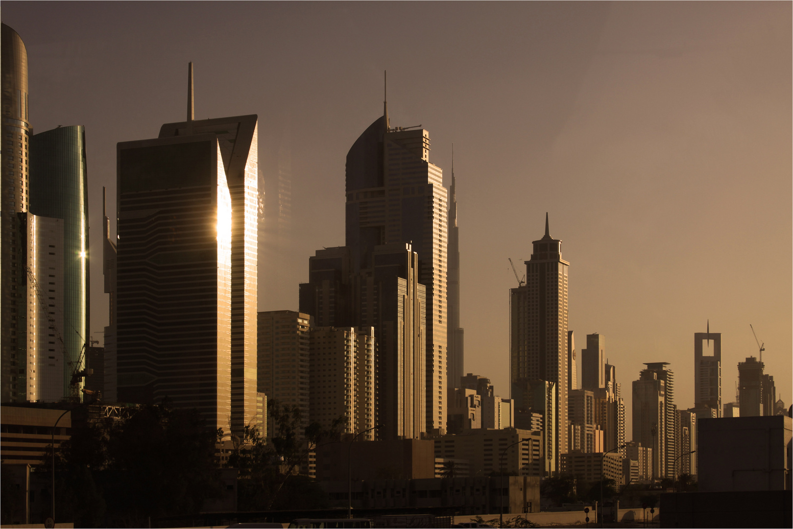 Abendstimmung an der Sheikh Zayed Road..