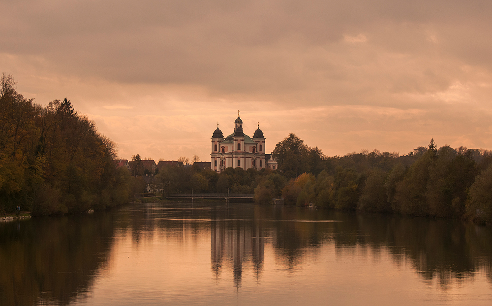 Abendstimmung an der Traun, Blick auf die Paurakirche !