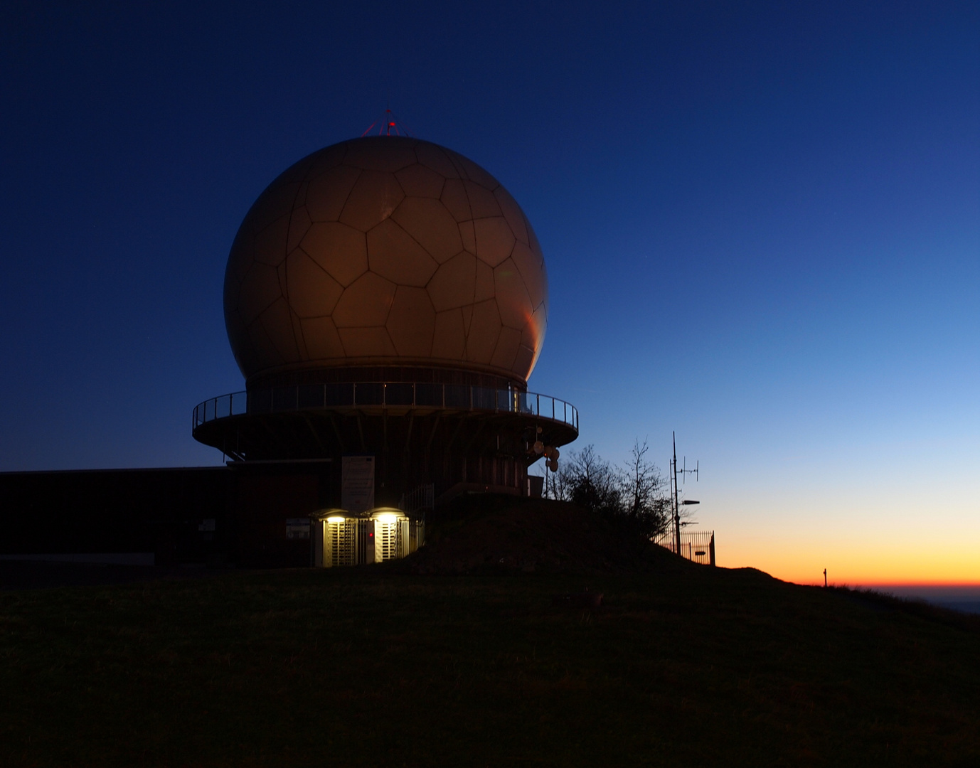 Abendstimmung an der Wasserkuppe mit Radom