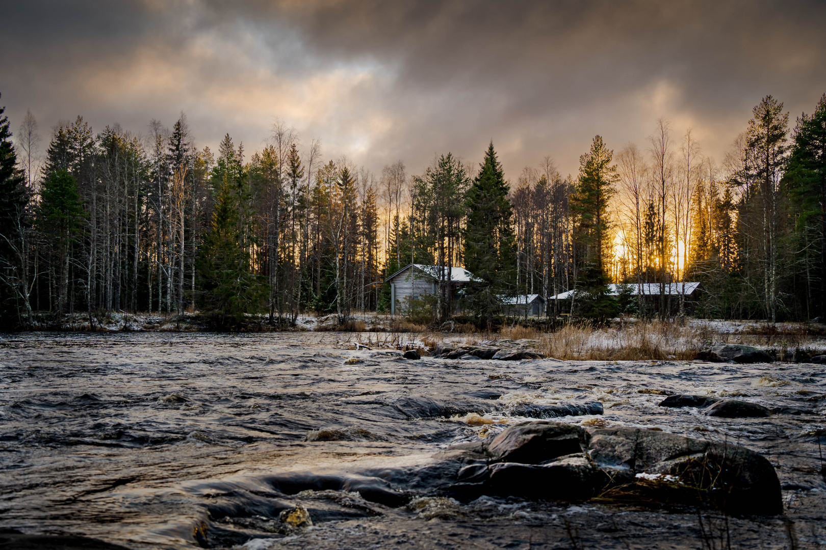 Abendstimmung an Finnlands Schnellen