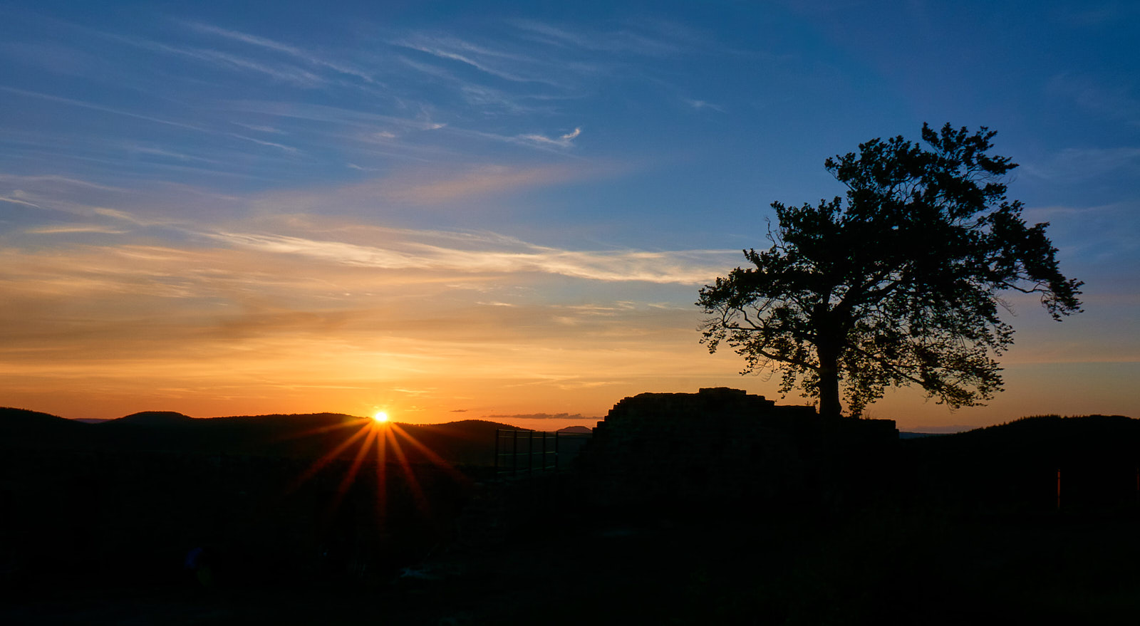 Abendstimmung auf Burg Lindelbrunn