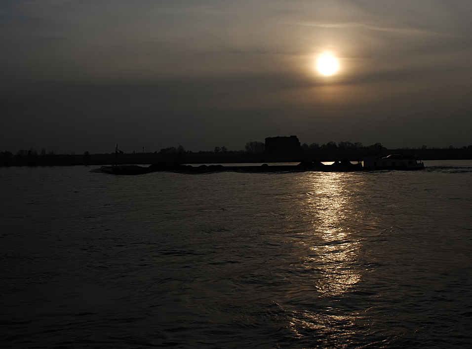 Abendstimmung auf den Rhein