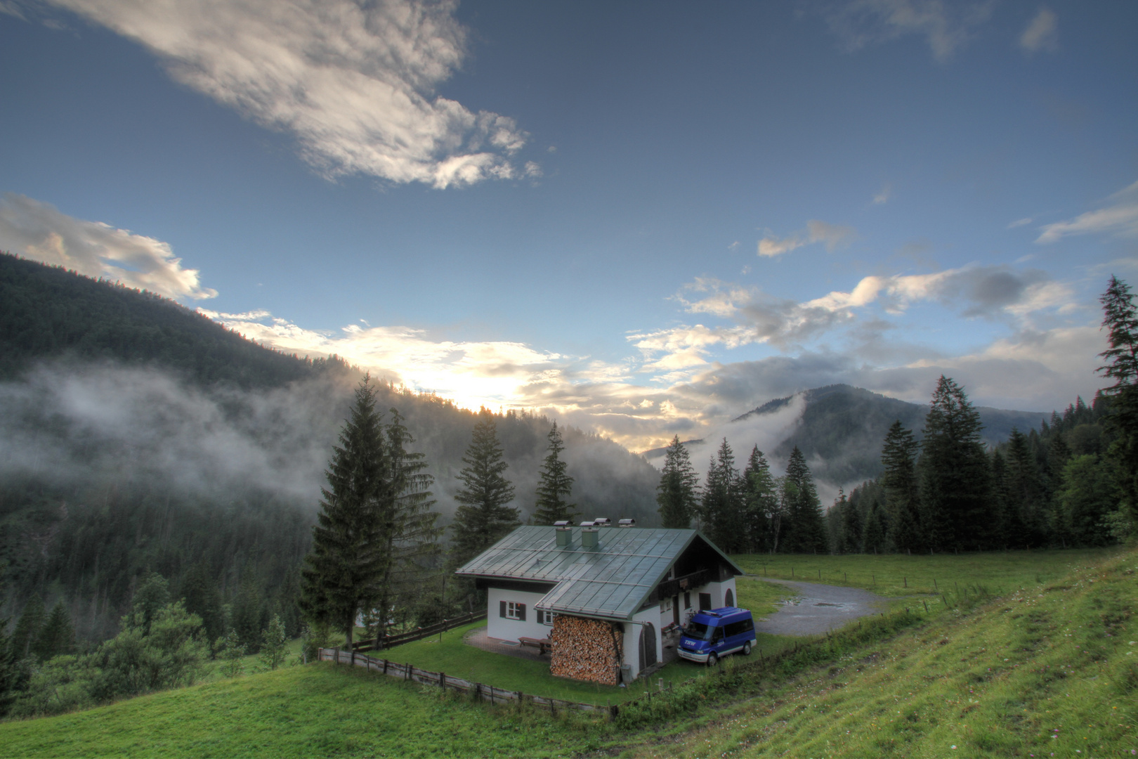 Abendstimmung auf DER Hüttn am Spitzingsee