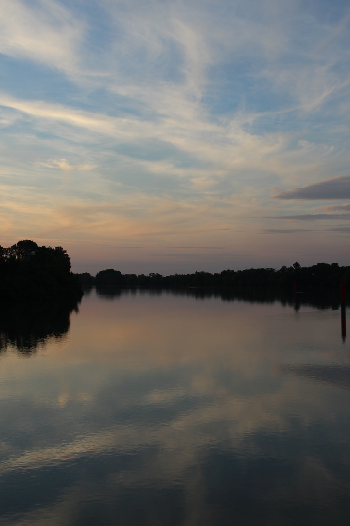 Abendstimmung auf der Rhone (Frankreich)