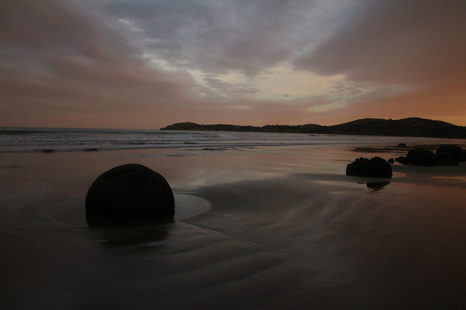 Abendstimmung  bei den  Moeraki Boulders 