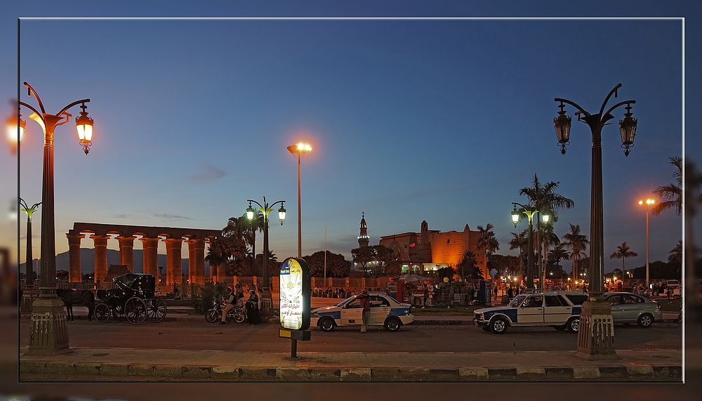 Abendstimmung hinter dem Luxortempel