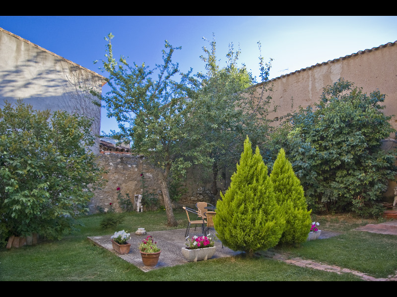 Abendstimmung, im Garten des Palacio in Sotillo / Spanien