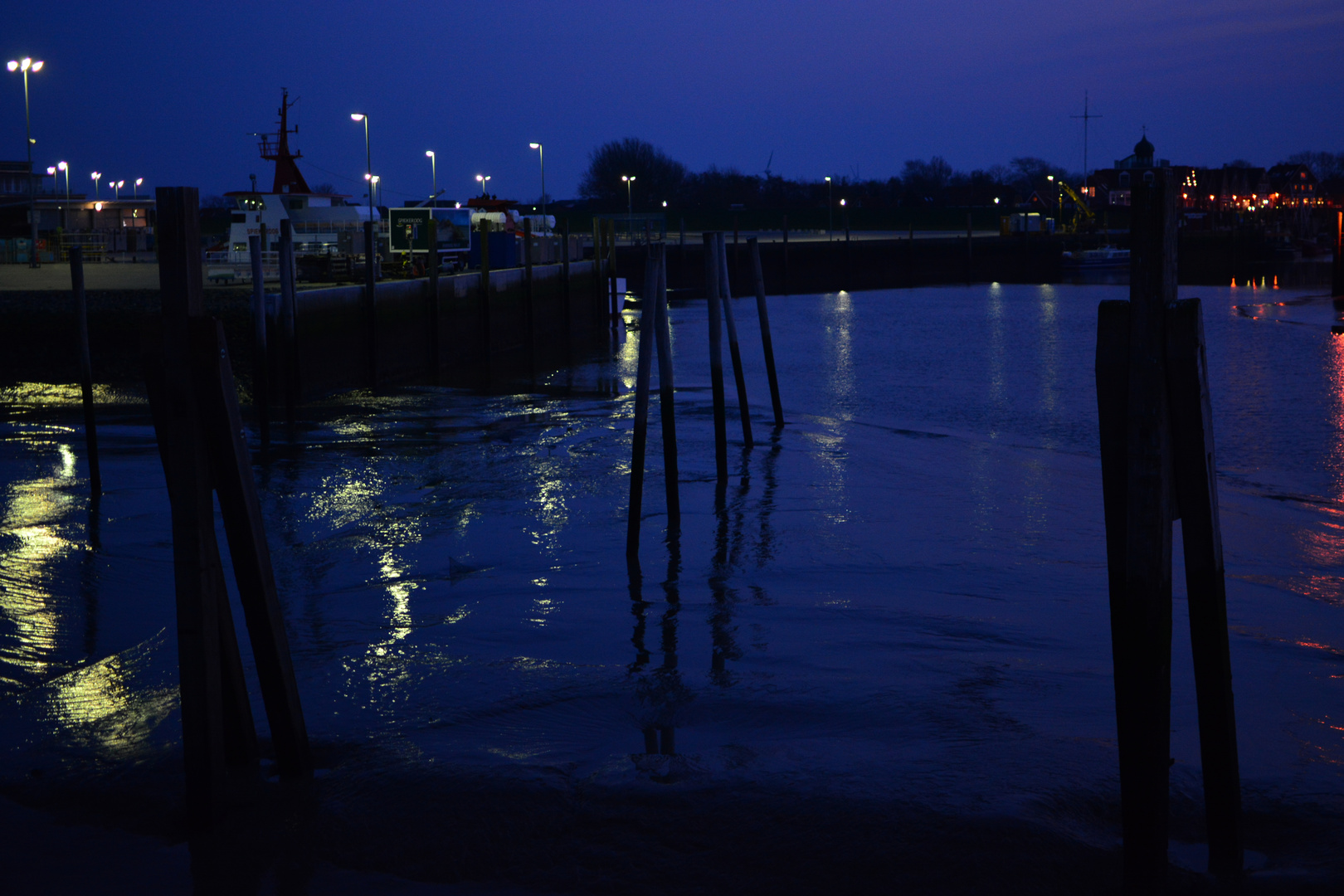 Abendstimmung im Hafen bei Ebbe