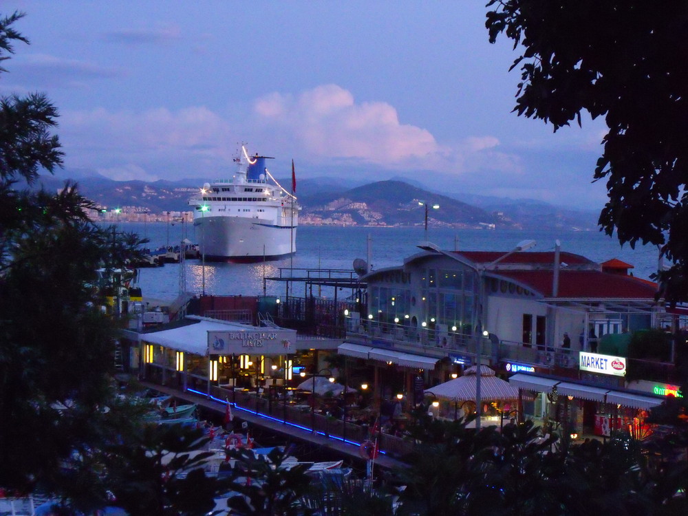 Abendstimmung im Hafen von Alanya