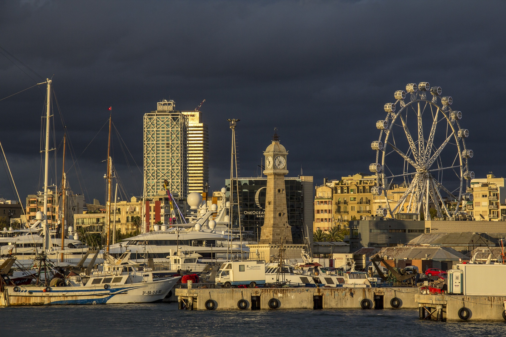 Abendstimmung im Hafen von Barcelona