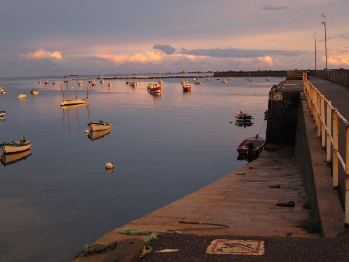 Abendstimmung im Hafen von Kerity