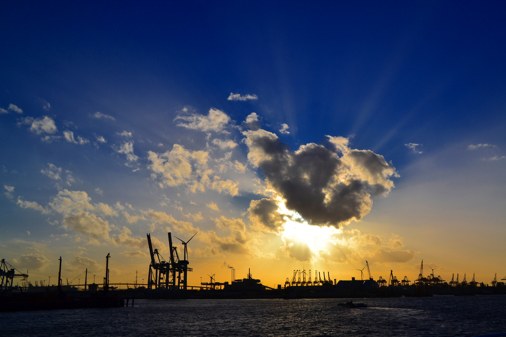 Abendstimmung im Hamburger Hafen