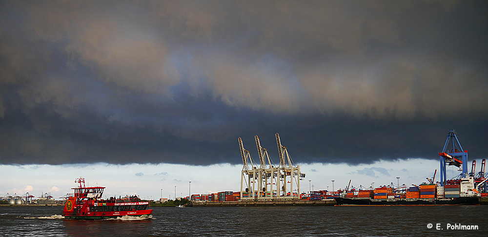 Abendstimmung im Hamburger Hafen.