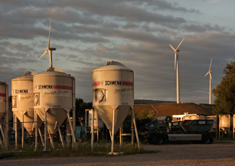 Abendstimmung im Industriegebiet