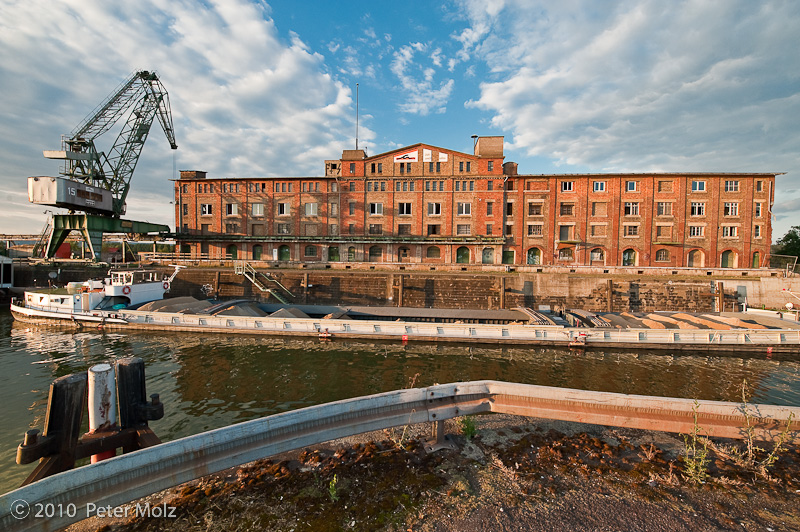 Abendstimmung im Mainzer Zoll- und Binnenhafen / Mainz, August 2010