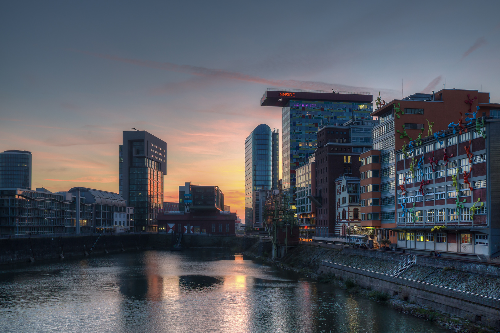 Abendstimmung im Medienhafen