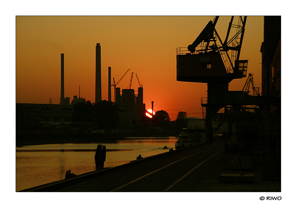 Abendstimmung im Rheinhafen......