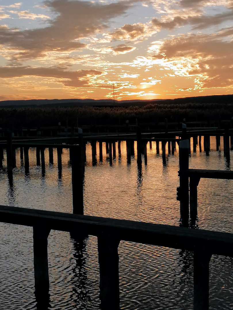 Abendstimmung im verwaisten Hafen 