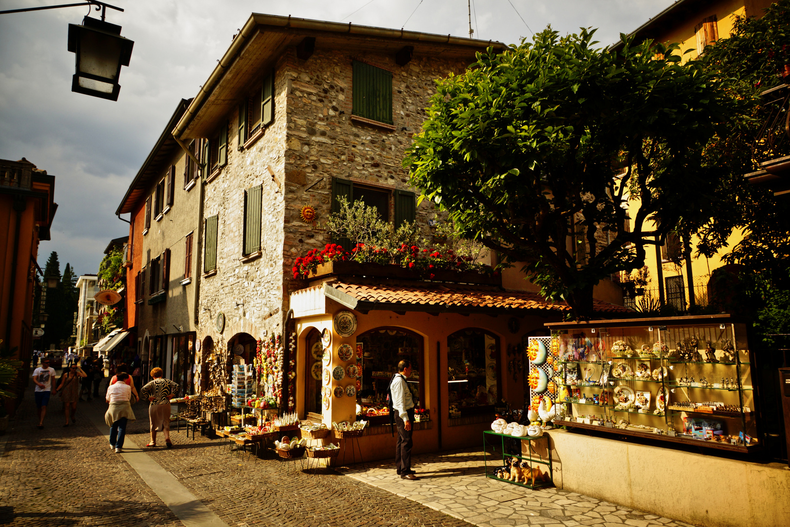 Abendstimmung in den Gassen von Sirmione