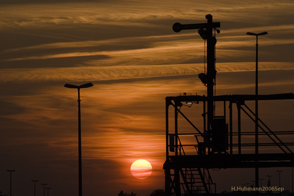 ABENDSTIMMUNG IN DER EINFLUGSCHNEISE