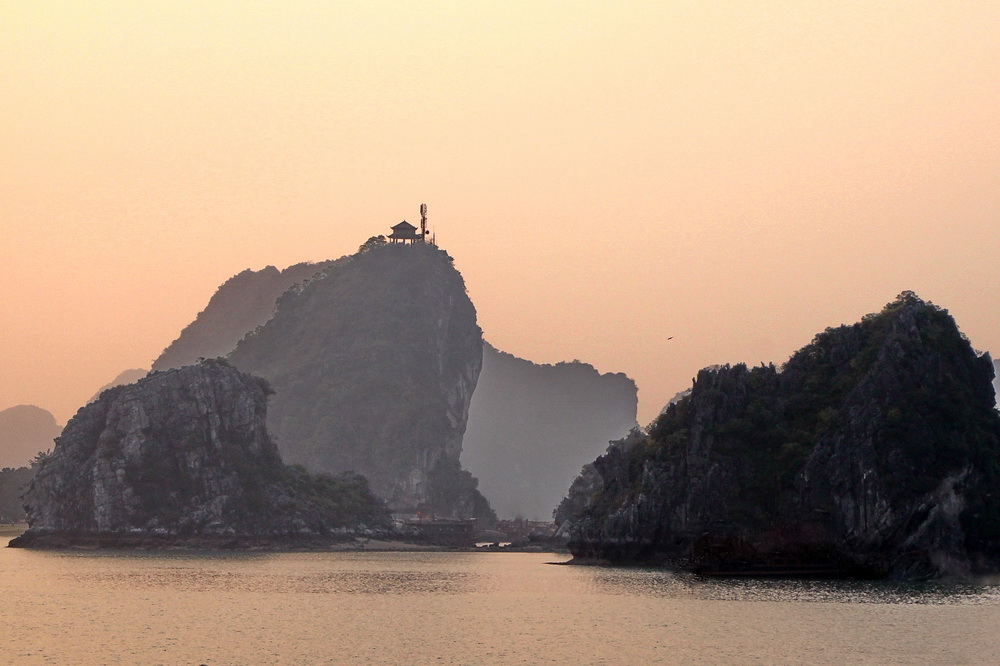 Abendstimmung in der Ha-Long Bucht