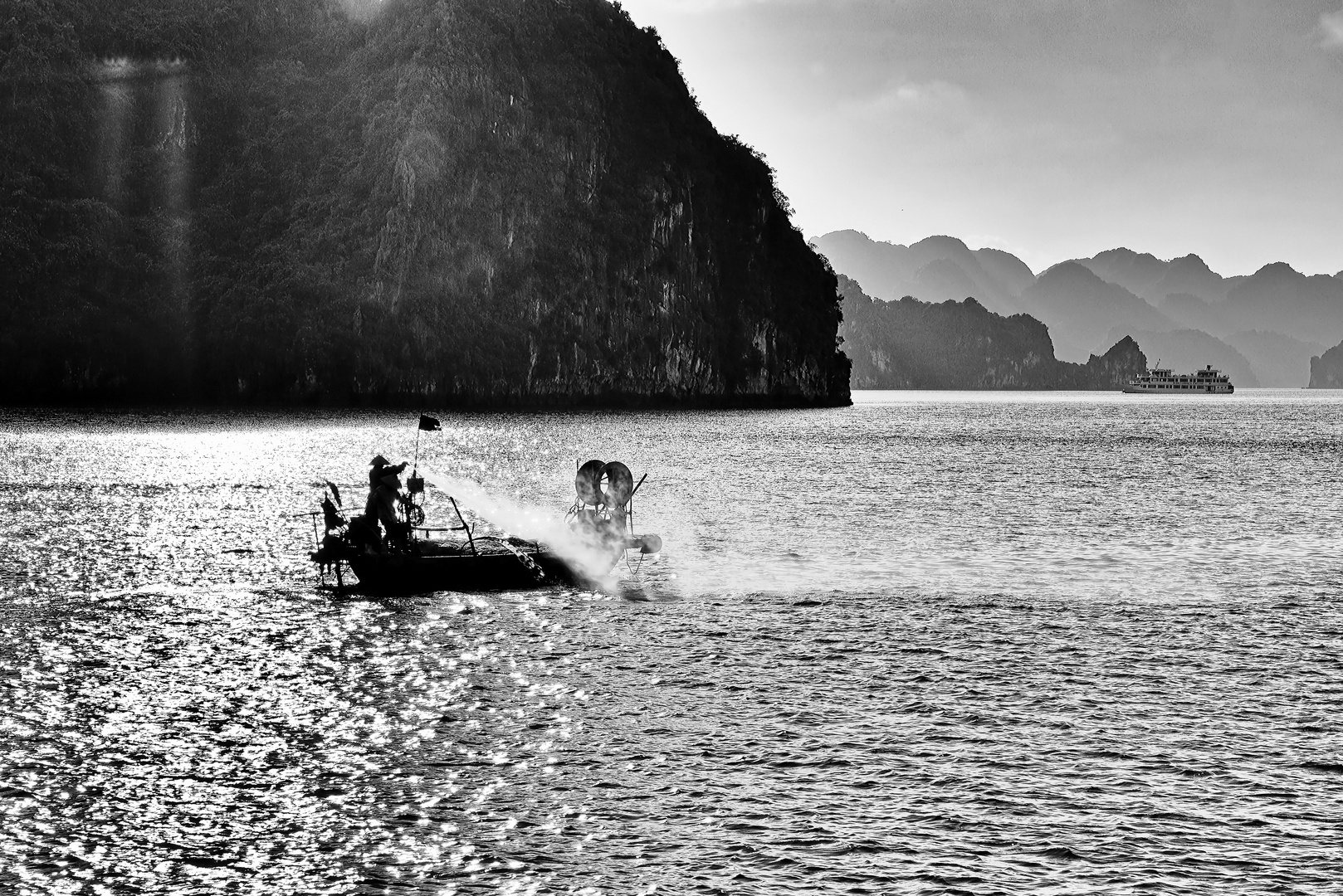 Abendstimmung in der Halong Bucht 04