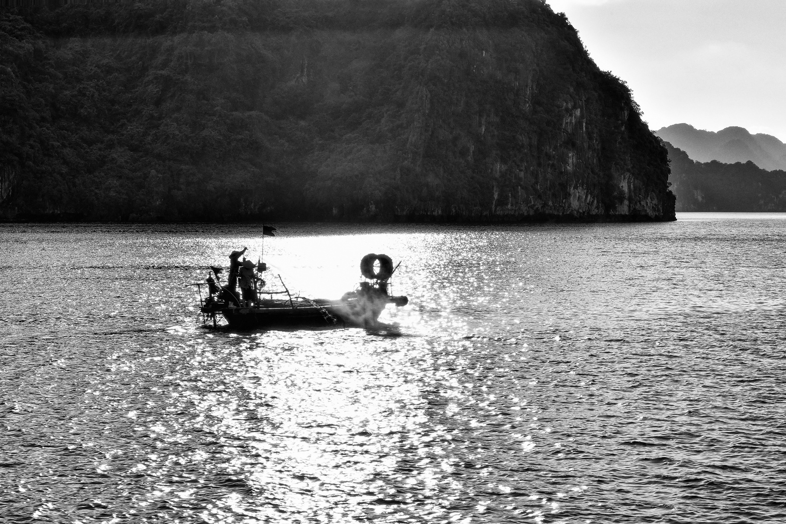 Abendstimmung in der Halong Bucht 08