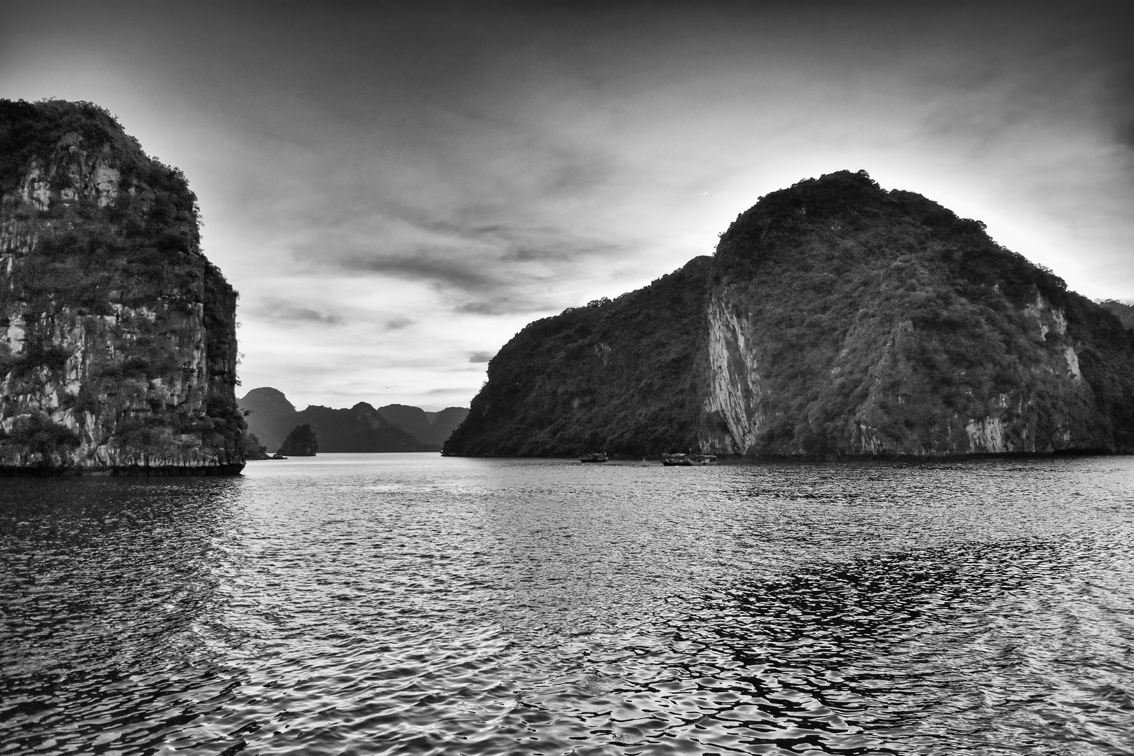 Abendstimmung in der Halong Bucht 10